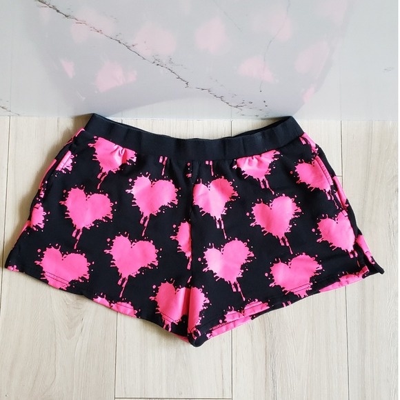 UGG Shorts Womens Large Black Pink Heart Print Noni Fleece Lounge Cozy Y2K - Picture 1 of 6